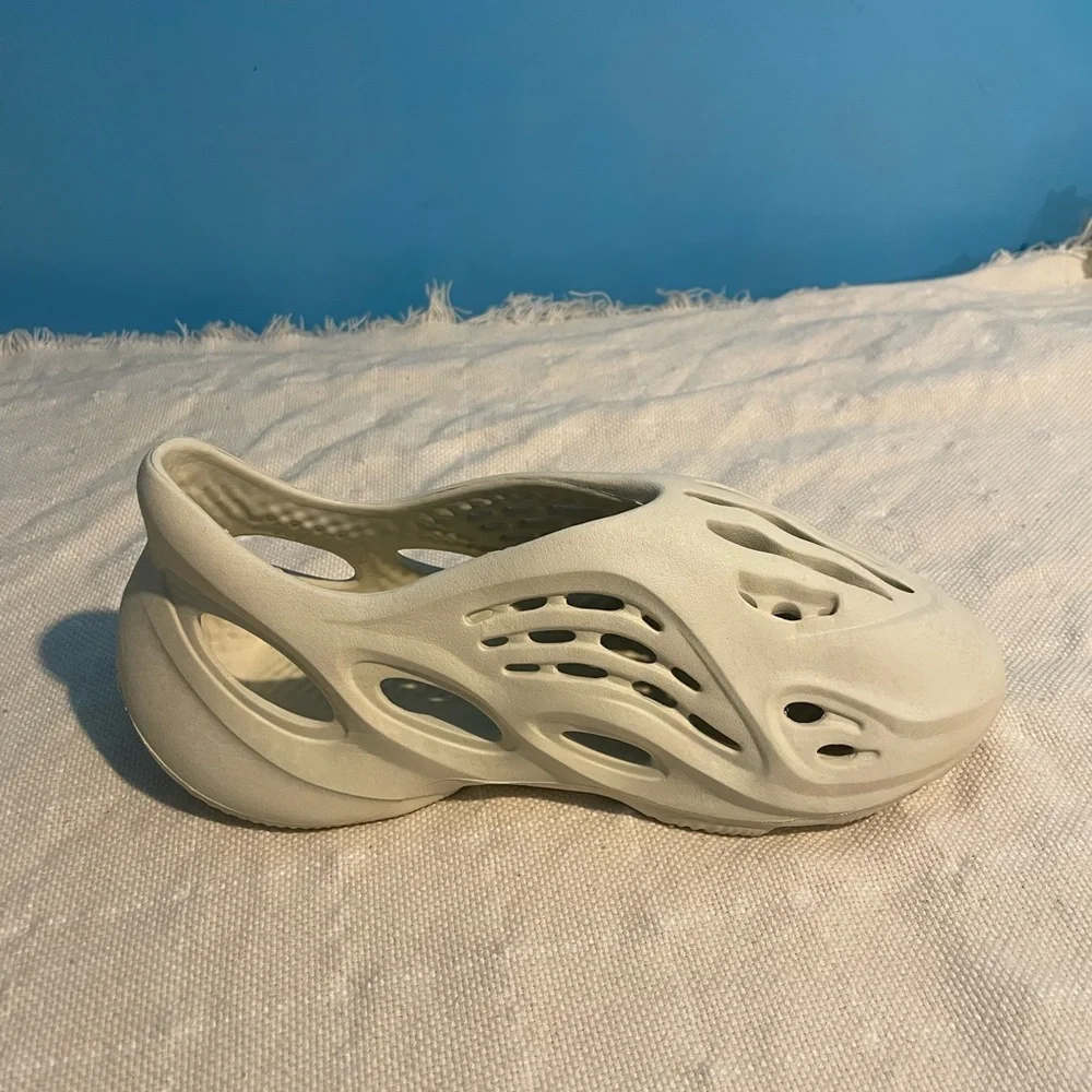 Yeezy Foam Runners Cream size 7 Worn In Great Condition